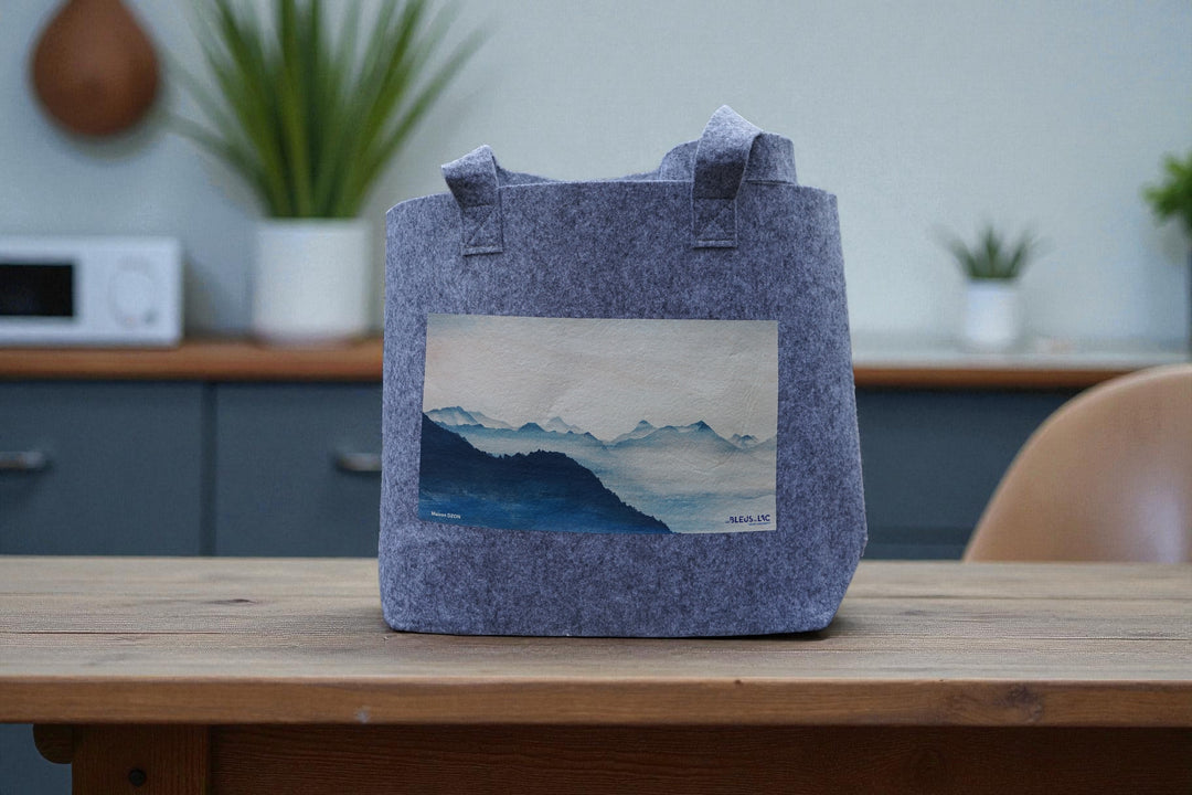 Sac en feutre recyclé Le Semnoz – Collection Les Bleus du Lac x Gilles Giacomotti 31x43,5 cm