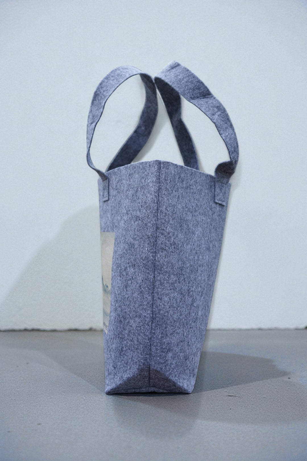 Sac en feutre recyclé Le Semnoz – Collection Les Bleus du Lac x Gilles Giacomotti 31x43,5 cm