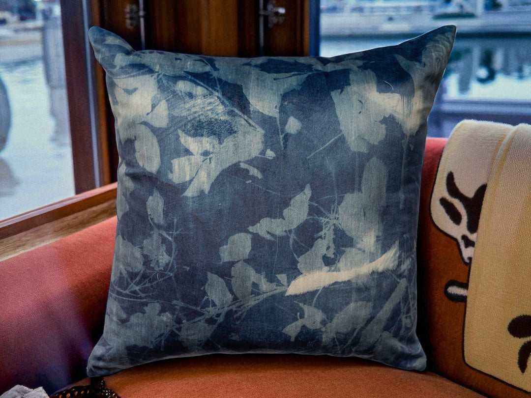 Housse coussin 45x45 Cyanotype – "Les Bleus du Lac" - Gilles Giacomotti
