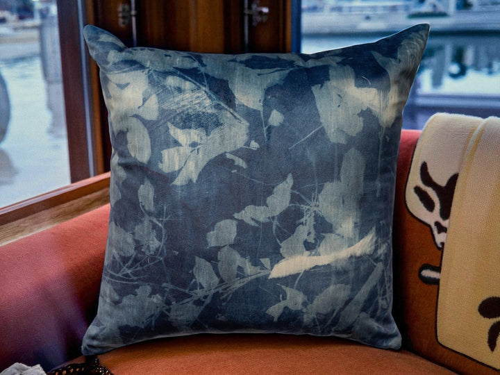 Housse coussin 45x45 Cyanotype – "Les Bleus du Lac" - Gilles Giacomotti