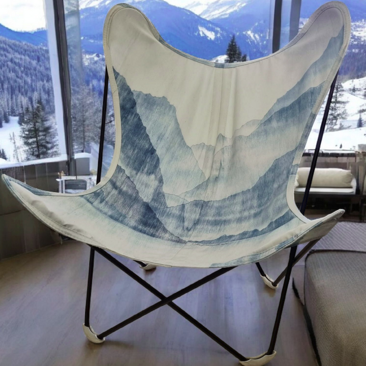 Fauteuil AA(ed) Butterfly avec housse artistique de Gilles Giacomotti dans un intérieur moderne, Maison DZON