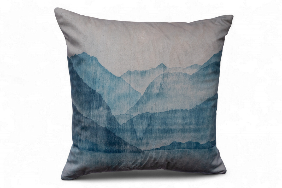 Housse de coussin décorative Bleu ciel, création de Gilles Giacomotti pour Maison DZON, collection Les Bleus du Lac